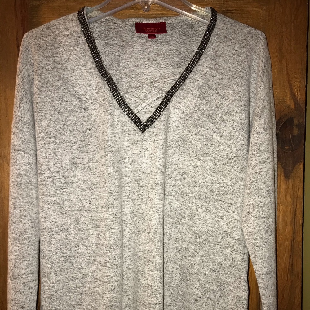 Jennifer Lopez V neck knit top Sz. S NWOT